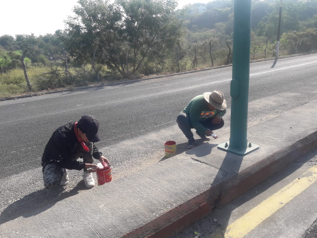 OFICIALÍA MAYOR REALIZO TRABAJOS DE PINTURA SOBRE EL CORREDOR DE SANTA ROSA TREINTA. 